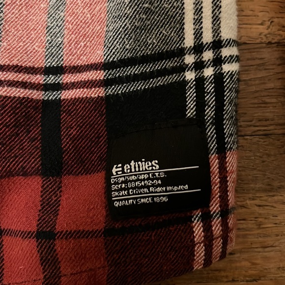 Etnies Skateboard Company Flannel Button Up - Picture 4 of 4